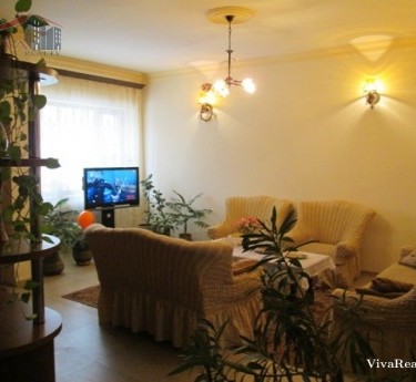 House, 3 floors, Yerevan, Arabkir - 1